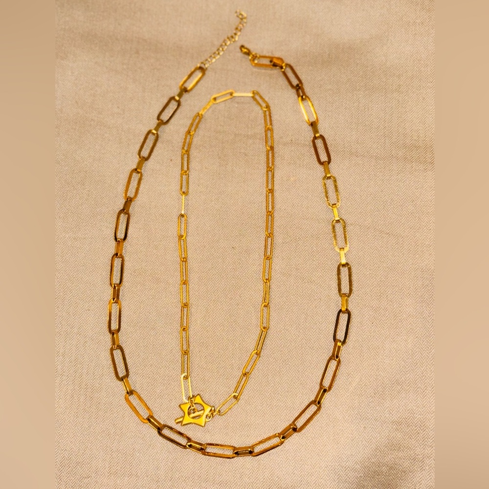 2 Madewell Paperclip Chain Necklaces. 22”-23” &
16” for star clasp one!! Layer!📿